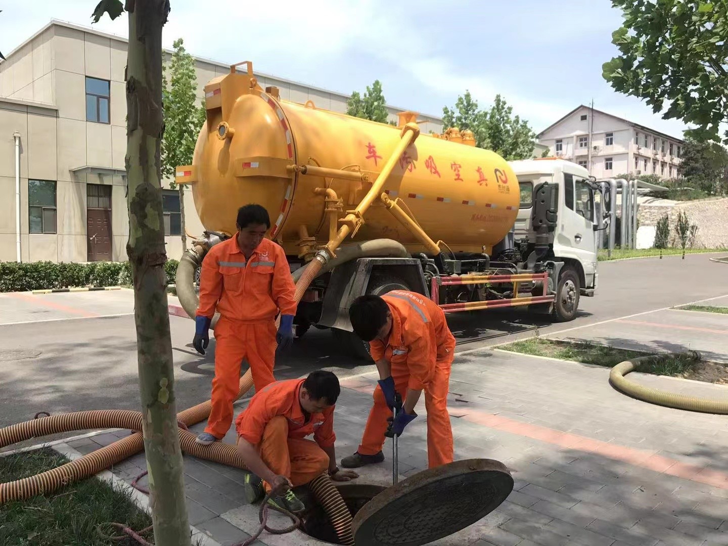 永胜化粪池清理与5-8吨吸粪车施工效率分析